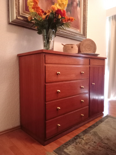 Cómoda/cajonera de caoba