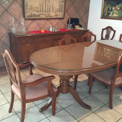 Comedor con 8 sillas y Trinchador