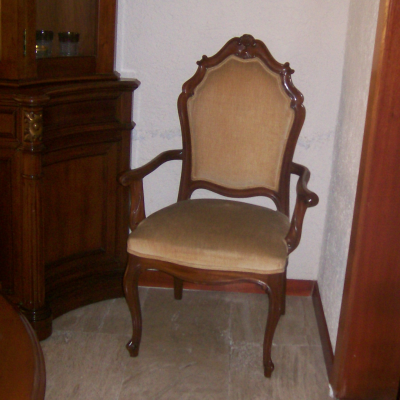 Comedor 6 sillas 2 sillones , vitrina