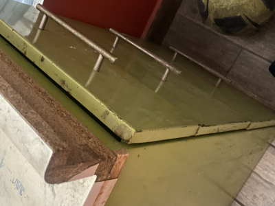 Sala, 2 gabinetes de cocina, estufa