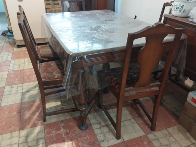 Comedor con trinchador y vitrina