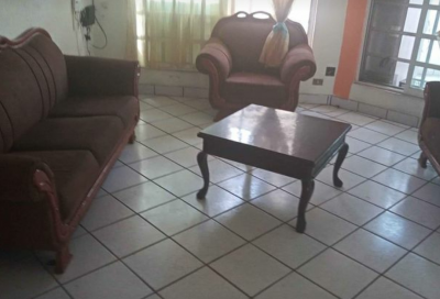 Juego de sala estilo Isabelino, consta de 3 sofás 3-2-1