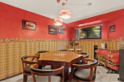 Mesa para juegos, barra cantina y periquera