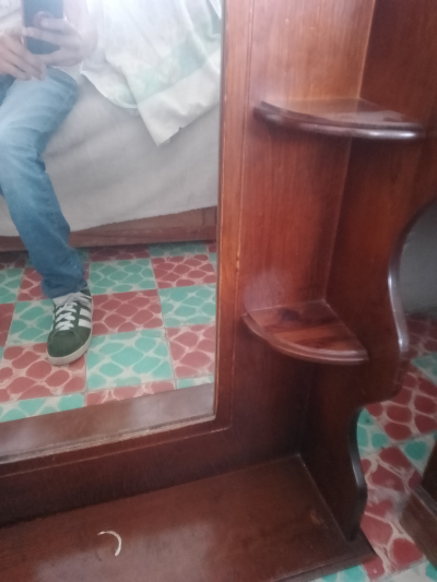 Cabecera de recámara con su mueble de espejo