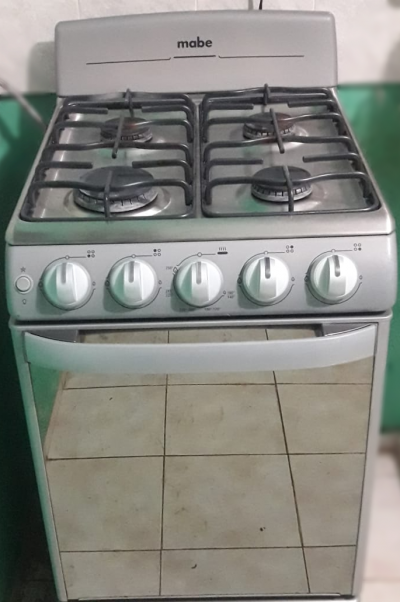 Estufa eléctrica Mabe en perfecto estado