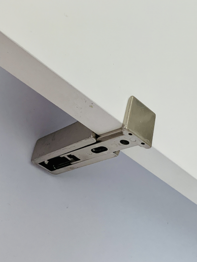 Repisa blanca de melamina de 30 x 80 cm x 2.5 cm, con juego (2) de soportes para repisa Eliot Dolle de 7.3 cm x 3.3 cm de ancho x 7.3 cm x 6.6 cm, color acero inox. 
