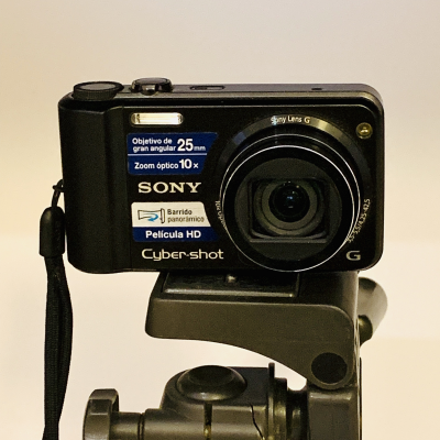 Camara digital, marca Sony, linea Cyber-shot, modelo DSC-H70.