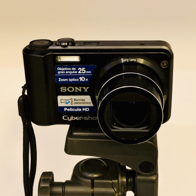Camara digital, marca Sony, linea Cyber-shot, modelo DSC-H70.