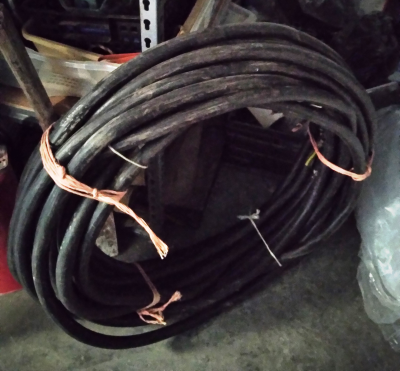 CABLE DE COBRE DE 4 PUNTAS CON 12 HILOS DE COBRE CON CUBIERTA DE PVC