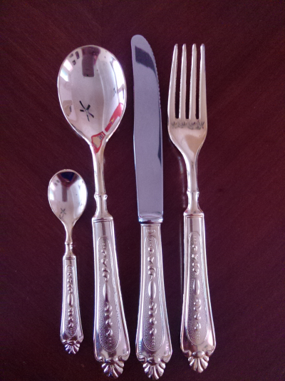 Elegante juego de cubiertos