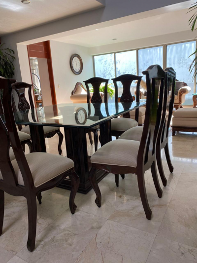 vendo sala, comedor, cristalero, bufetero, recamara y un espejo 