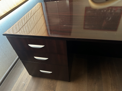 Escritorio de madera 