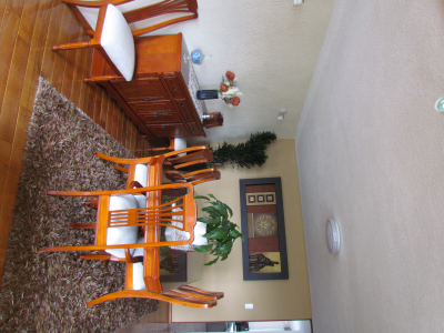 Comedor 6 sillas 2 sillones, vitrina y trinchador