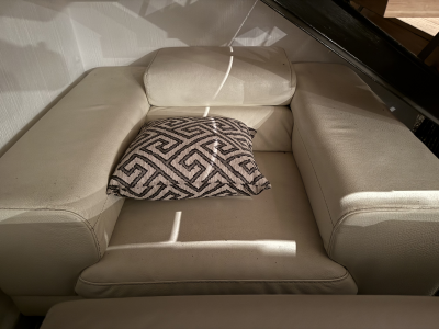 Dos sillones de piel marca Boal 