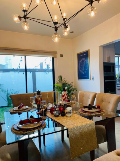 Comedor para 8 personas.