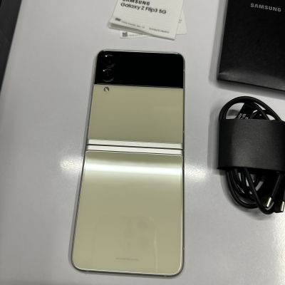 Samsung Z Flip 3 5g crema. 128gb. 8gb. Libre