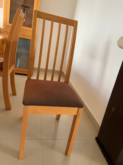 Comedor 8 sillas con mueble vitrina.