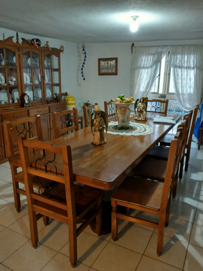 hermoso comedor 12 sillas, vitrina y trinchador