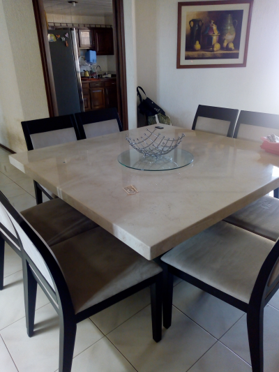 Comedor con 8 sillas