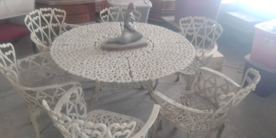 JUEGO DE  JARDINERA CON SILLAS