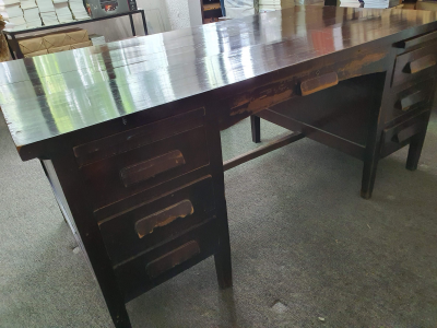 Escritorio de roble antiguo