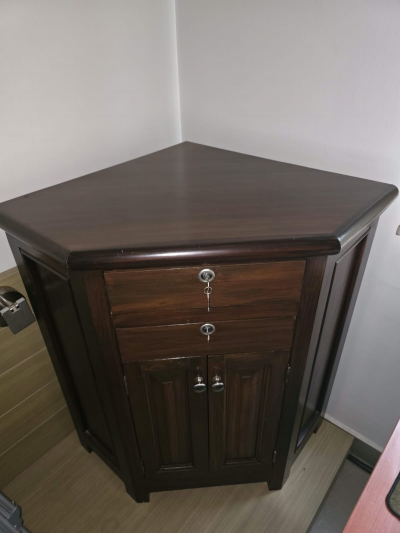 Mueble madera para esquina