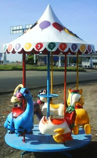 Carrusel infantil para jardín 4 FIGURAS