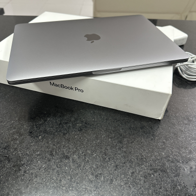MacBook Pro 2020. Touch Bar. 256gb