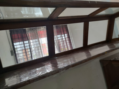 Mostrador madera y vidrio