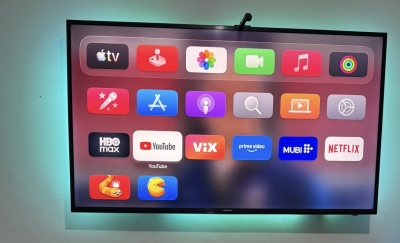 Televisión Samsung y mesa de tv 