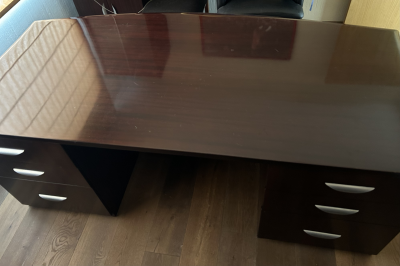 Escritorio de madera 