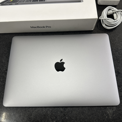 MacBook Pro 2020. Touch Bar. 256gb