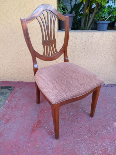 Comedor con 8 sillas y Trinchador