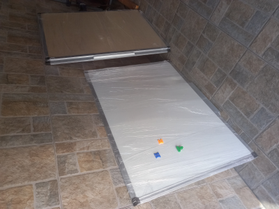 PIZARRON MAGNETICO DE PARED DE 120CM. SIN CLAVE.