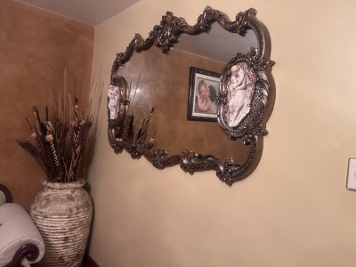 Gran espejo decorativo con marco ornamentado – estilo clásico / vintage