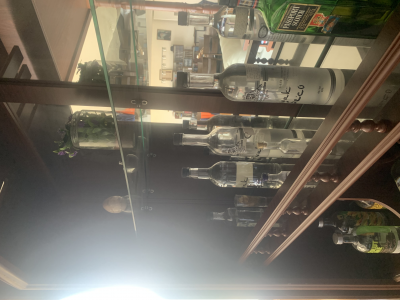 Cantina con bancos de lujo