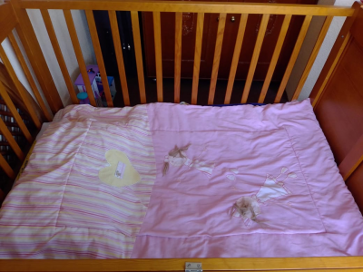 Cuna, ropero y cama individual en 1