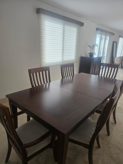 Comedor 6 sillas Madera Vitrina con luz