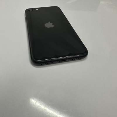 IPhone SE 2da Generación Negro. 64gb. Libre