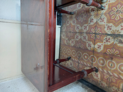 Juego de escritorio y sillas de caoba