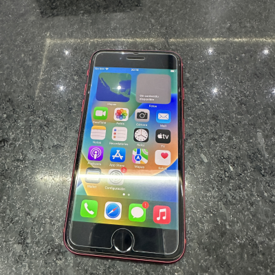 iPhone SE 2da generación rojo. 64gb. Libre