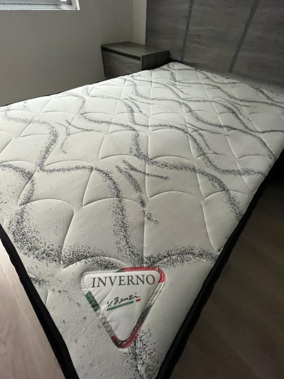 Recamara matrimonial con 2 buros cabecera y colchon ortopedico