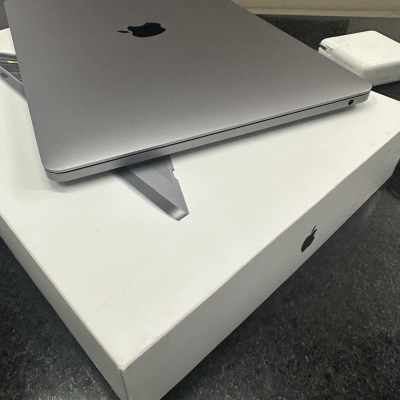 MacBook Pro 2020. Touch Bar. 256gb