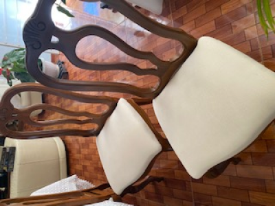 VITRINA Y COMEDOR CON  8 SILLAS