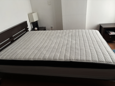 Base cama matrimonial con 2 burós y colchón 