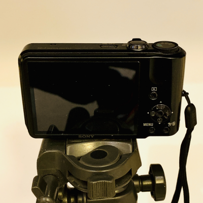Camara digital, marca Sony, linea Cyber-shot, modelo DSC-H70.
