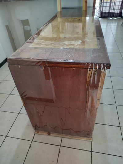 Mostrador madera y vidrio
