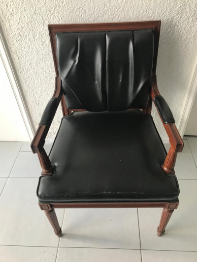 Sala usada 6 pzas en vinipiel negro, excelente estado
