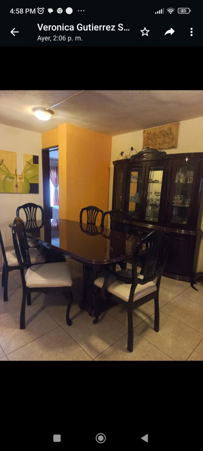 Comedor 6 sillas tono caoba con vitrina