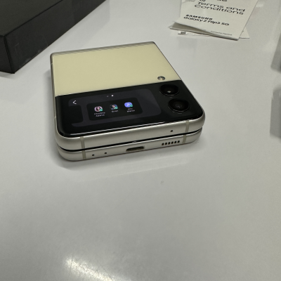 Samsung Z Flip 3 5g crema. 128gb. 8gb. Libre